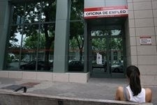 El desempleo baja en 1.260 personas en noviembre en Extremadura