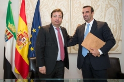 La Junta de Extremadura y Philip Morris Spain firman un acuerdo para el desarrollo tecnológico e innovación en el sector del tabaco