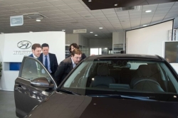 Fernández Vara destaca la aportación del sector del automóvil al empleo y la riqueza de la región