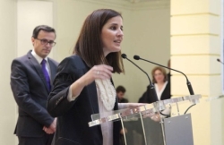 Gil Rosiña apela al trabajo conjunto para avanzar en políticas públicas de igualdad entre mujeres y hombres