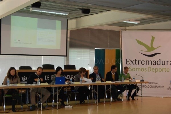 La consejera de Educación y Empleo pide la colaboración de todo el ámbito deportivo para elaborar un Pacto por el Deporte Escolar