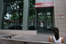 El desempleo baja en 1.260 personas en noviembre en Extremadura