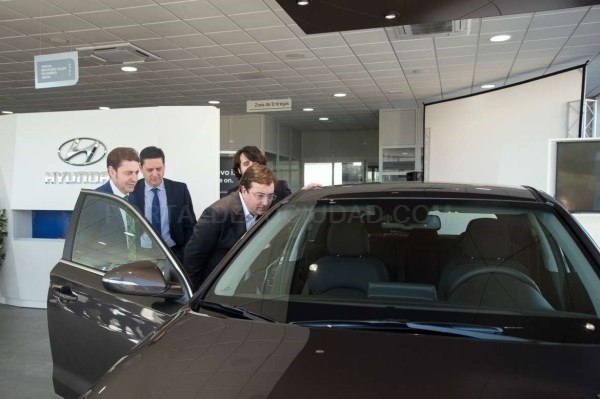 Fernández Vara destaca la aportación del sector del automóvil al empleo y la riqueza de la región