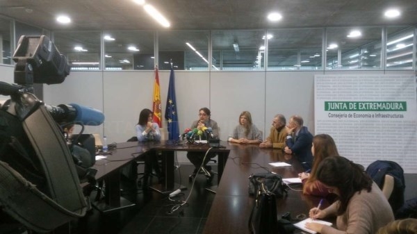 Las oficinas de intermediación bancaria de la Junta han atendido a más de 1.800 familias en riesgo de desahucio.