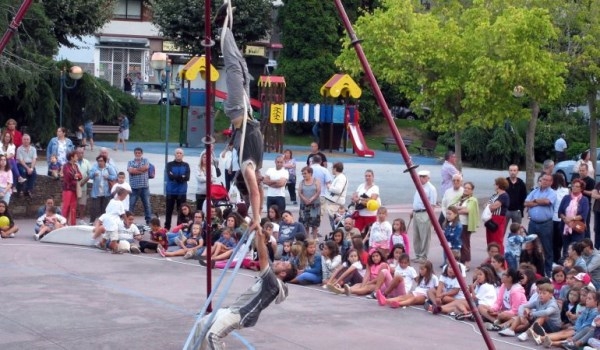 El circo toma las calles de Alcobendas