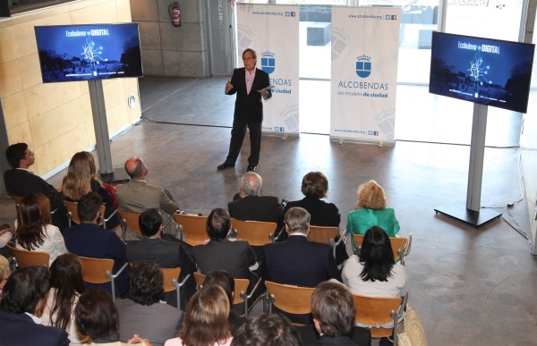 Presentación y diálogo en torno al proyecto 'EcoBulevar Digital' con representantes del tejido social de Alcobendas