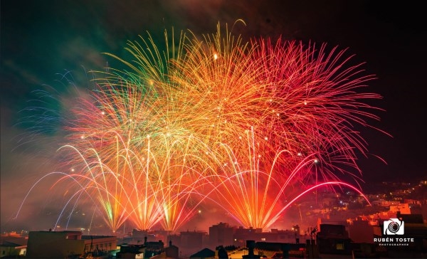 Los Realejos, un pequeño pueblo de Tenerife, exhibe los fuegos artificiales más grandes de Europa
