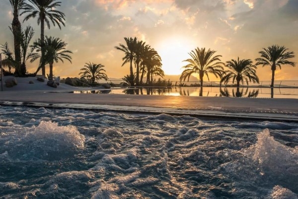La única playa termal de Europa está en medio de un desierto en Murcia