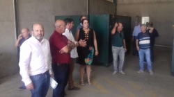 Begoña García visita una cooperativa tabaquera de Losar de la Vera