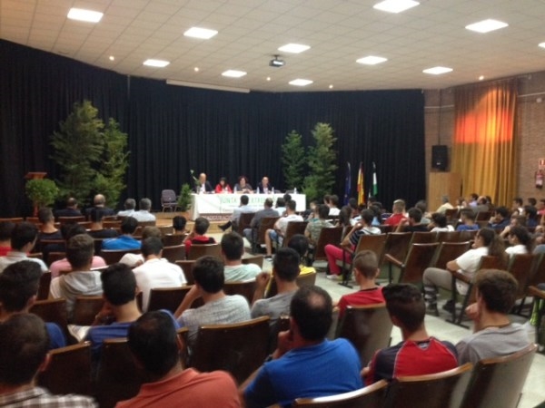 Begoña García Bernal inaugura en Navalmoral de la Mata el curso de formación rural
