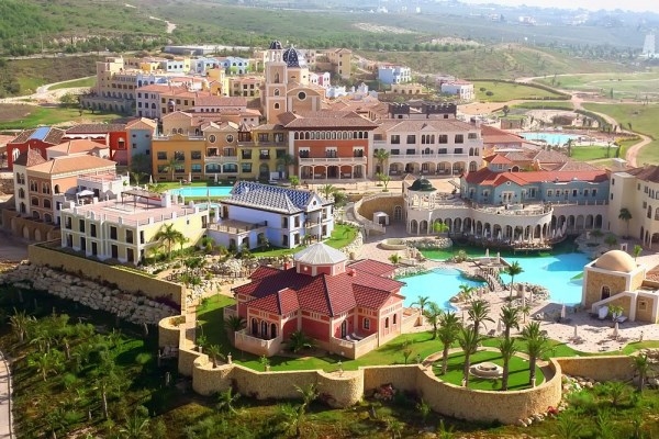 Benidorm se consolida como el primer destino turístico costero de España tras rozar el lleno absoluto al inicio de la temporada de verano