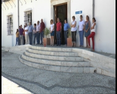 ESTA MAÑANA SE GUARDABA UN MINUTO DE SILENCIO A LAS PUERTAS DEL AYUNTAMIENTO POR UNA NUEVA VÍCTIMA DE VIOLENCIA DE GÉNERO.