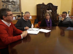 Se ha firmado en la alcaldía, entre sindicatos y Ayuntamiento, el acuerdo para la consolidación de la carrera profesional de los empleados municipales