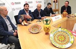 Salvatierra de los Barros celebra su XXIV Feria Ibérica de la Alfarería y el Barro reivindicando el relevo generacional del sector.