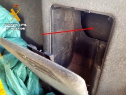La Guardia Civil ha detenido a un vecino del municipio pacense de Almendralejo, con más de dos kilos de droga escondidos en su maletero del coche.