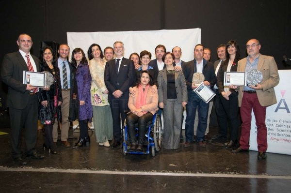 Fernández Vara reconoce el trabajo que realizan las bodegas de la región