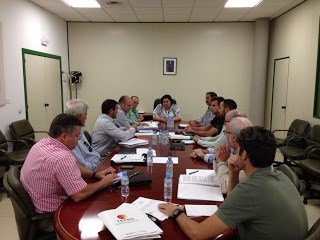 JUNTA Y COMUNIDAD DE REGANTES SE REUNEN PARA HABLAR SOBRE LA ADJUDICACIÓN PROVISIONAL DEL PROYECTO DE REGADÍO DE TIERRA DE BARROS.