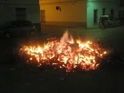 VILLAFRANCA MIRA AL CIELO, YA QUE LA LLUVIA PODRÍA DESLUCIR LAS CANDELAS.