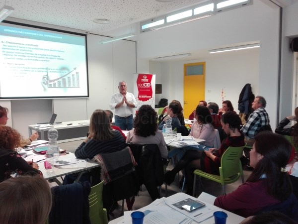 El CID Tierra de Barros acoge la jornada de "diseño y puesta en marcha de un proyecto emprendedor"