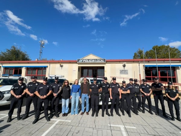 Extremadura despliega su solidaridad: la presidenta María Guardiola despide a los policías locales que parten hacia la Comunidad Valenciana para apoya