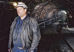 El ILC y el Museo de la Siderurgia llevan hasta el monasterio de Sandoval la memoria gráfica de la minería en León y Palencia