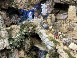 El Belén de Cerezales del Condado abre sus puertas para compartir la magia de la Navidad