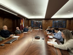 El Ayuntamiento invierte 100.000 euros en renovar el pavimento de la pista polideportiva del Pabellón de San Esteban