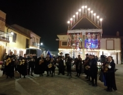 Un gran Ramo Leonés da la bienvenida a la Navidad en Santa Marina del Rey