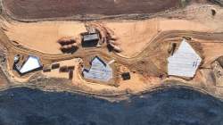 Los tres edificios que forman el nuevo Centro Arqueológico de Lancia ya comienzan a alzarse sobre el cerro de Villasabariego