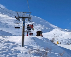 San Isidro y Valle Laciana-Leitariegos reciben a más de 2.700 esquiadores en un fin de semana marcado por el viento