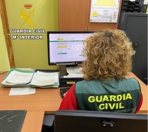 La Guardia Civil detiene a una persona en la provincia de Alicante por una estafa cometida por internet a un vecino de la Bañeza