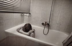 La fotógrafa Carmen Coque lleva hasta Murias de Paredes sus ‘Arquetipos. Reflejos de la humanidad’ de la mano del ILC