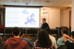 Un experto de la Agencia Espacial Europea analiza en la Universidad de León cómo los satélites ayudan a prevenir desastres