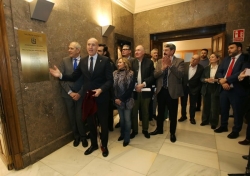 El Ayuntamiento de León vuelve a su salón de plenos tras finalizar la reforma integral