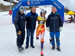 La estación de Valle Laciana-Leitariegos homenajea a María Martín-Granizo en su regreso a la nieve tras el éxito paralímpico