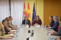 La Junta y la Federación Regional de Municipios y Provincias coordinan a las entidades locales para disfrutar con seguridad del eclipse total