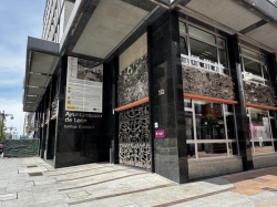 El Ayuntamiento de León restaura la portada de hierro fundido de Coomonte del edificio consistorial de Ordoño II