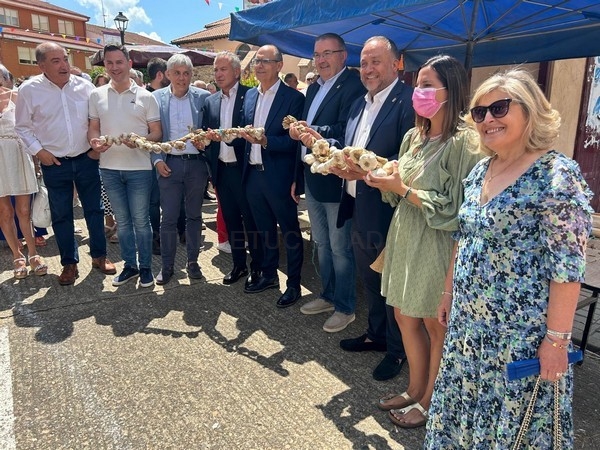 El presidente de la Diputación destaca la “tradición” e “historia” de la Feria del Ajo de Santa Marina del Rey