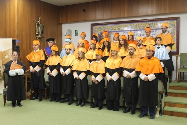 Económicas gradúa a 200 nuevos profesionales y les anima a impulsar el desarrollo económico y liderar el progreso desde León