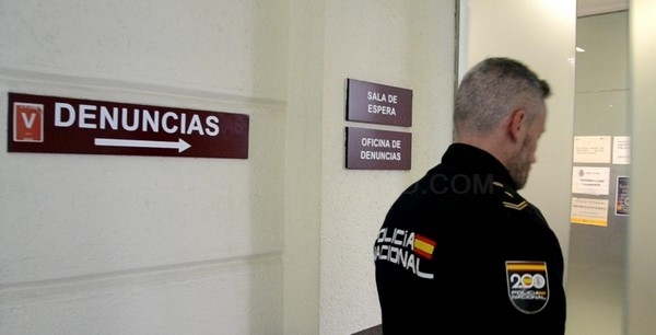 Detenido un hombre por actos de exhibicionismo ante menores en el Centro Comercial La Rosaleda de Ponferrada