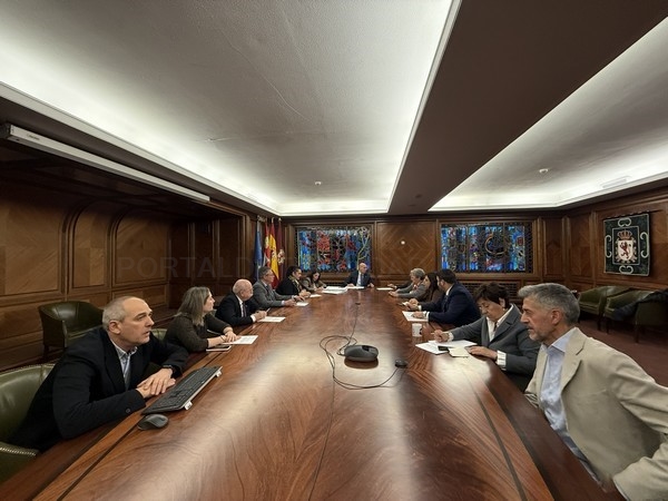 El Ayuntamiento de León adquiere dos nuevos camiones recolectores de residuos