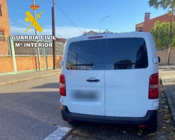 La Guardia Civil investiga en León una persona que realizaba transporte escolar como autora de un supuesto delito de falsedad documental