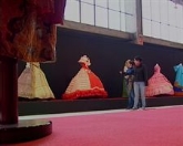 Fehispor acoge una exposición de 30 trajes en tamaño real confeccionados en papel