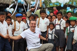 Roberto Brasero, embajador solidario de 'Un Maestro, Una Vida'