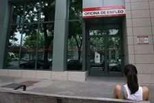 El desempleo baja en 1.260 personas en noviembre en Extremadura