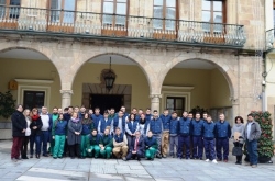 El alcalde, Miguel Ángel Gallardo, recibe a los alumnos del nuevo aprendizext "Tamborrio"