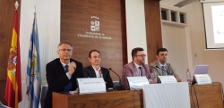 Un encuentro entre profesionales y pacientes aborda los retos de la Atención Primaria.