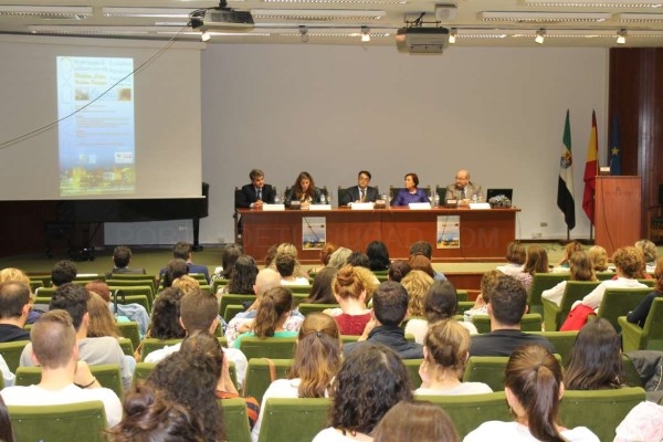 La Junta de Extremadura revisará el Plan Regional de Cuidados Paliativos y dispondrá su puesta en marcha para la edad pediátrica