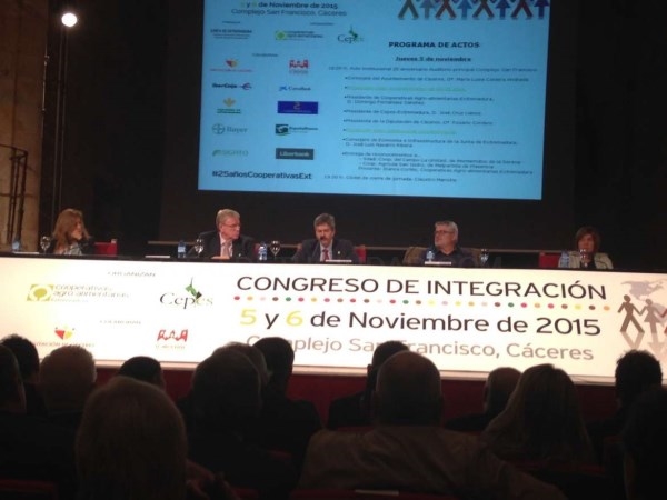 Navarro anuncia una nueva Ley de Sociedades Cooperativas y propone aumentar la presencia de mujeres en los órganos directivos