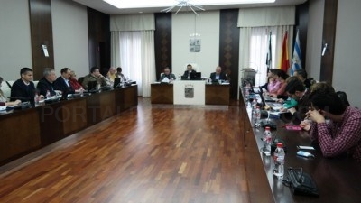 El pleno aprueba solicitar a la Consejería de Economía e Infraestructura de la Junta de Extremadura la entrega de los tramos urbanos de las carreteras